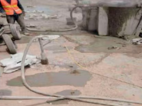 阿图什水泥混凝土路面板底注浆技术 路面脱空注浆整治方案